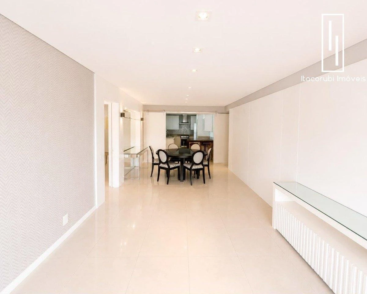 Furnished apartment, 121 m², with a glass-enclosed balcony