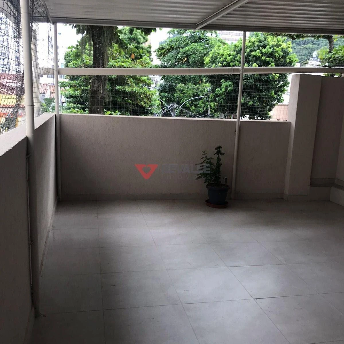 Rental house with 8 bedrooms and a balcony — photo 38
