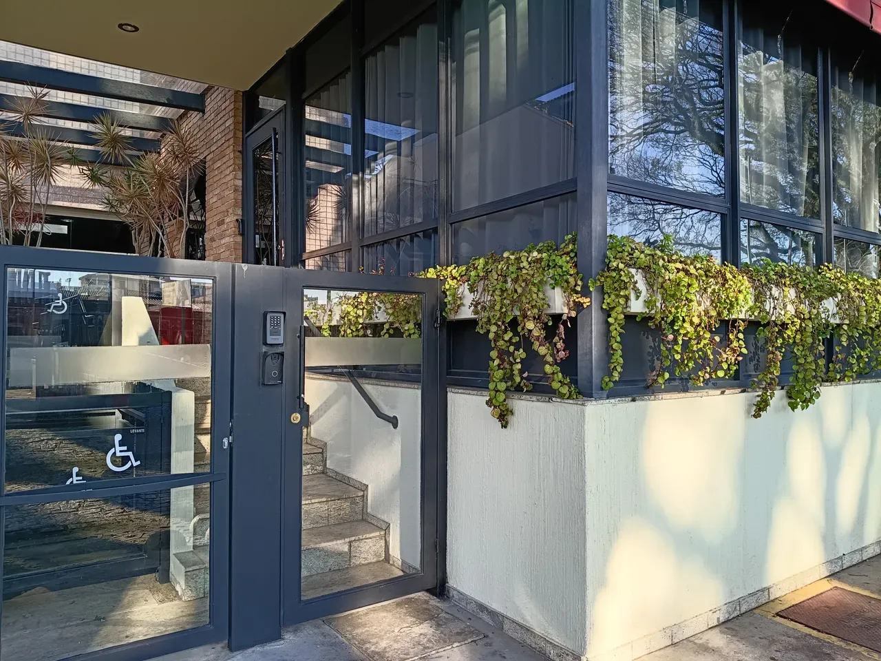 80 m² apartment with a home office and a washing machine — photo 14