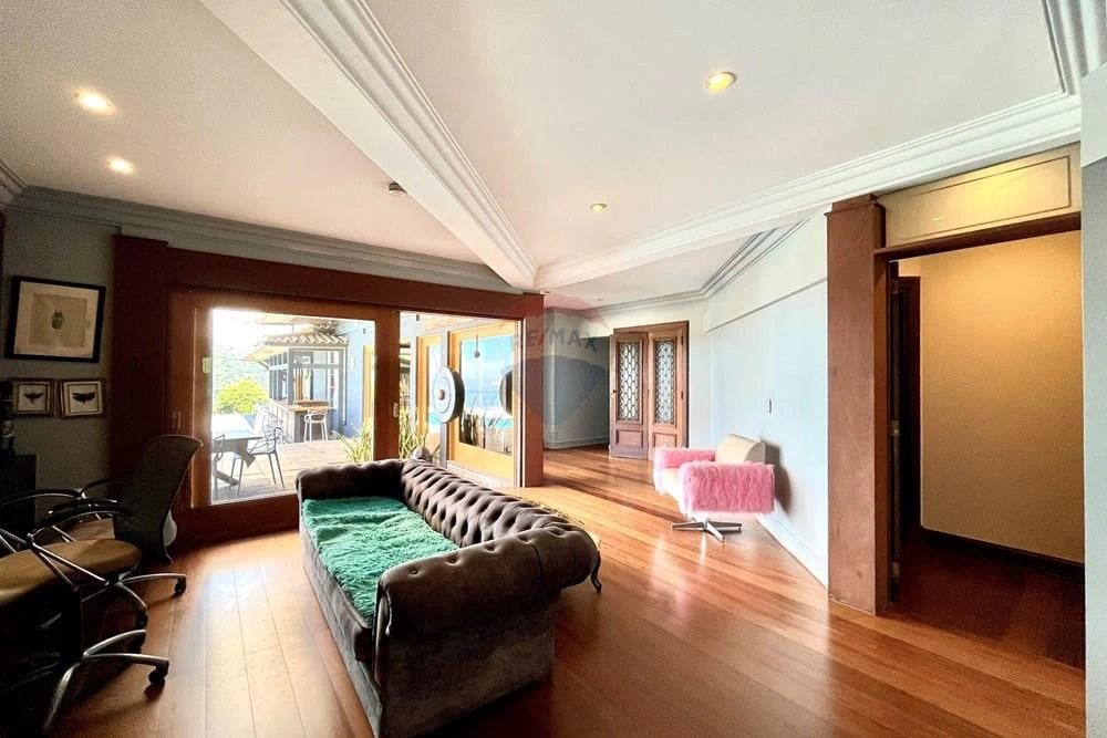 Будинок 1300 м² з 5 спальнями та 10 паркувань — photo 13