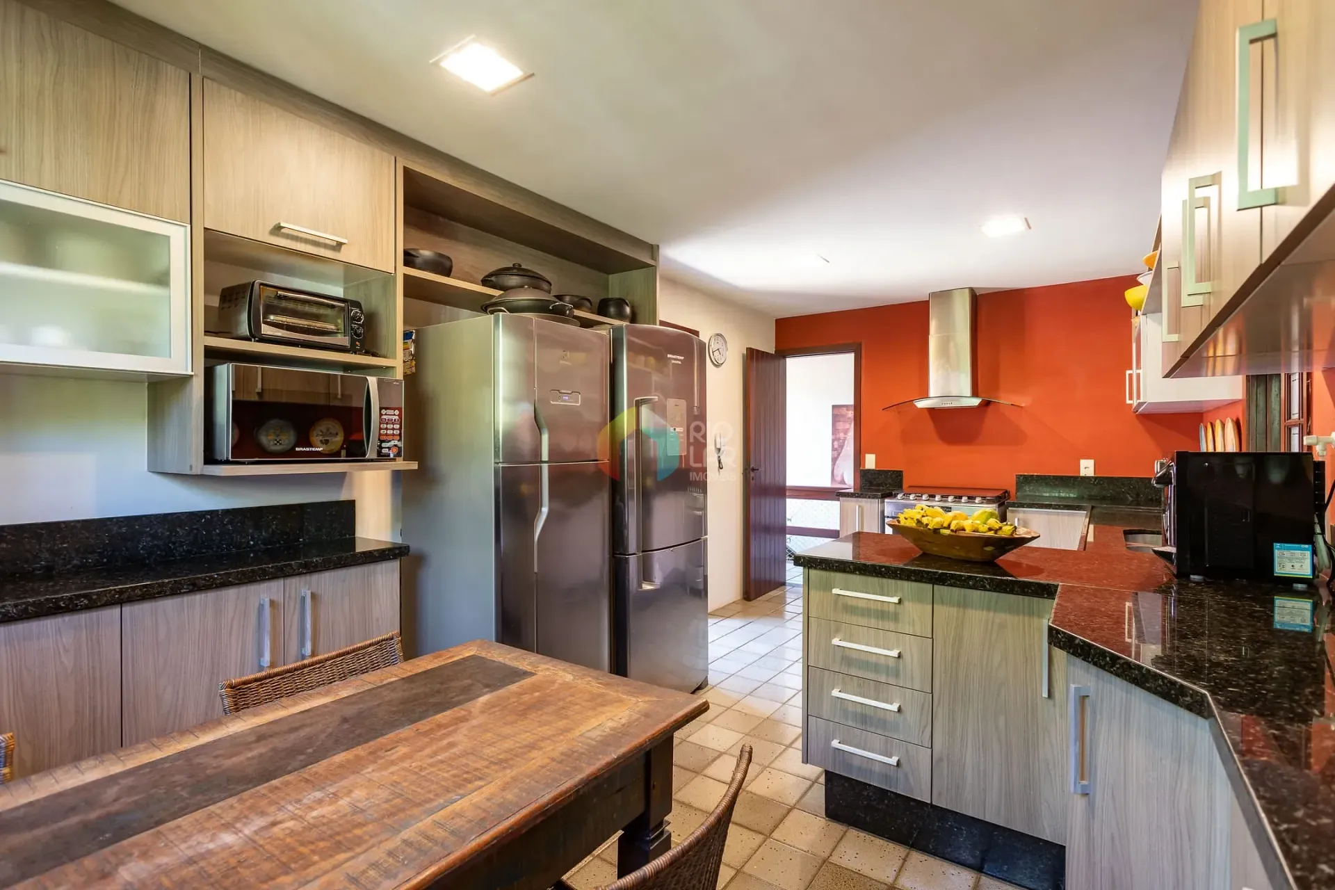 392 m² house with a home office and a grill on the balcony — photo 20