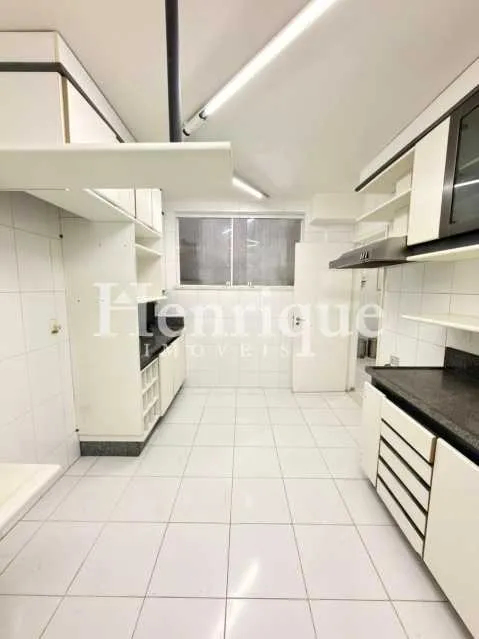 Дерев'яна підлога або ламінат та 3 спальні: квартира 150 м² — photo 20