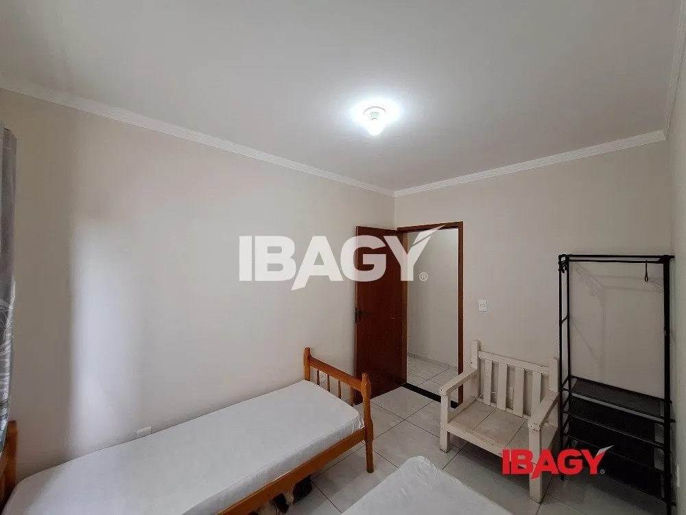 Furnished 2-bedroom apartment with a laundry tanque — photo 4