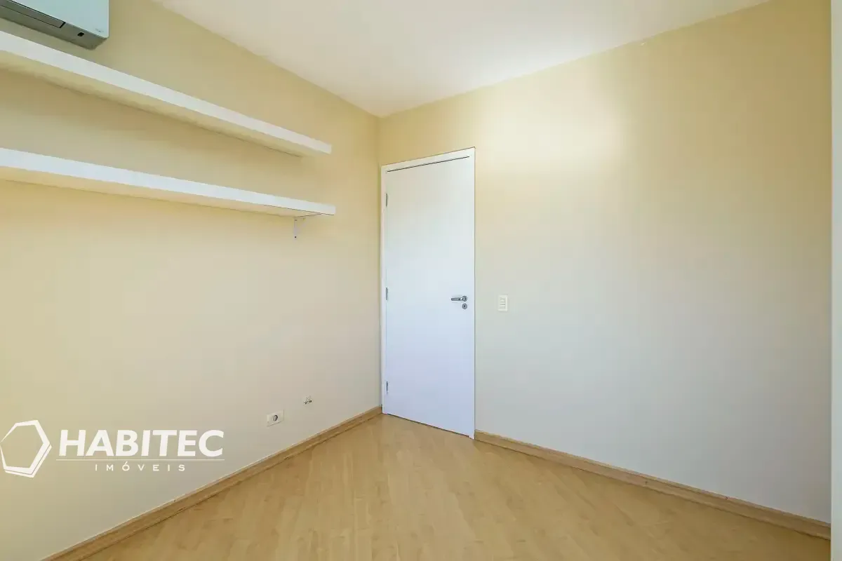 4-bedroom apartment with 2 bathrooms and a balcony — photo 35