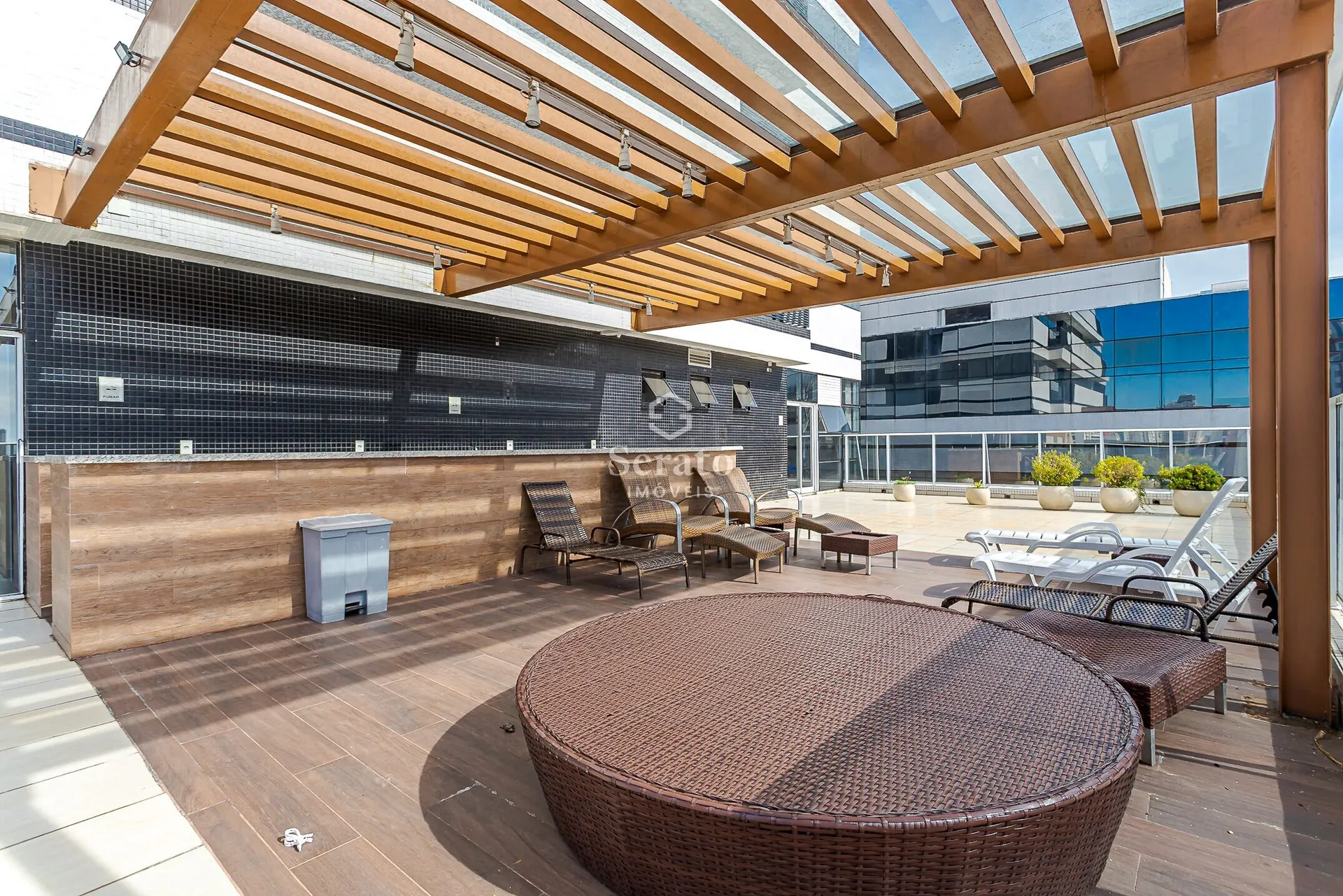 Balcony with a grill in a one-bedroom apartment, 30 m² — photo 11