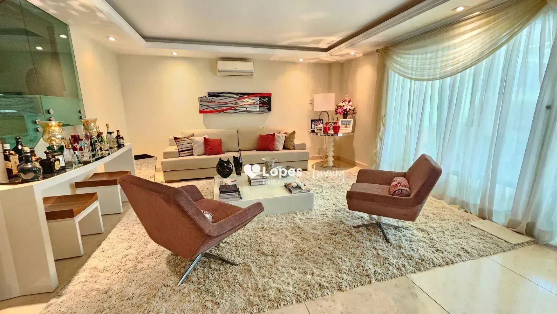 Furnished house with 6 en-suite suites and a private pool — photo 10