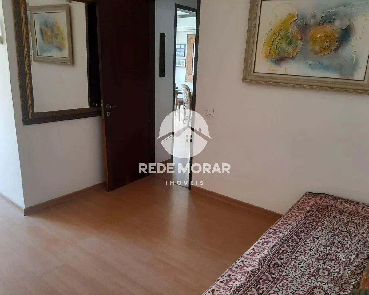 4-bedroom apartment with a glass-enclosed balcony — photo 28
