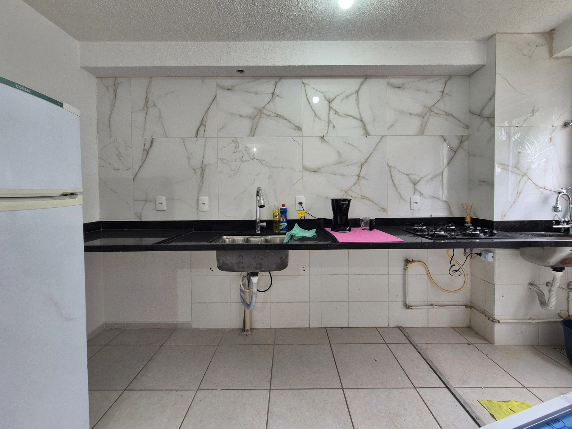 2-bedroom apartment in a building with a gym — photo 2