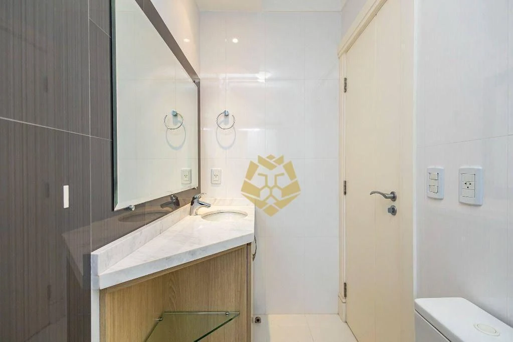 Furnished house with 4 en-suites and 7 bathrooms