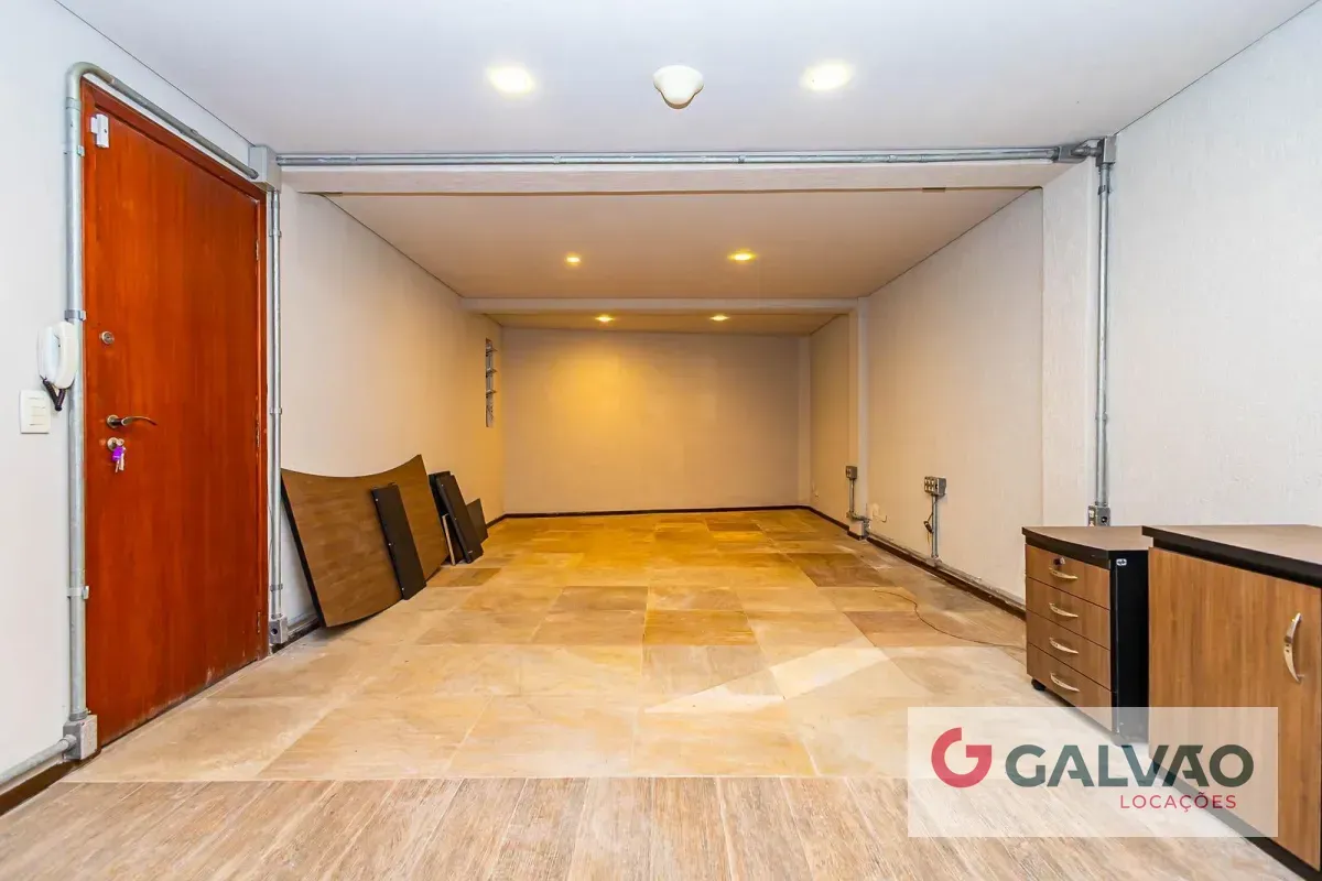 Casa sin amueblar con 3 dormitorios, cocina cerrada y balcón — photo 37