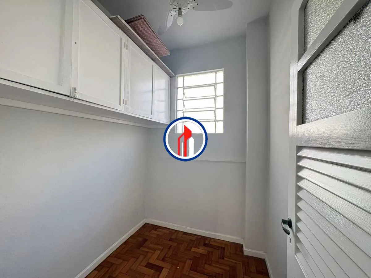 Wood or laminate floors in a 2-bedroom apartment, 72 m² — photo 9