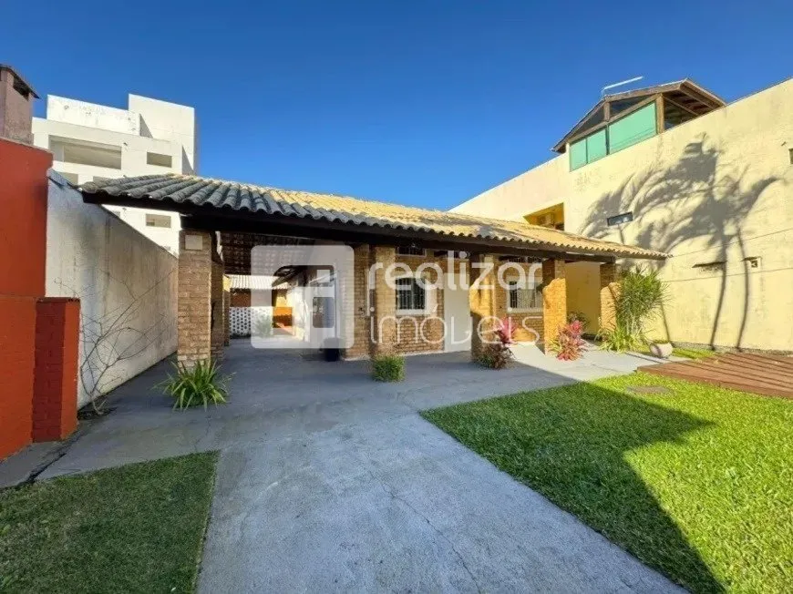 House with 3 bedrooms and 3 bathrooms, open-plan kitchen