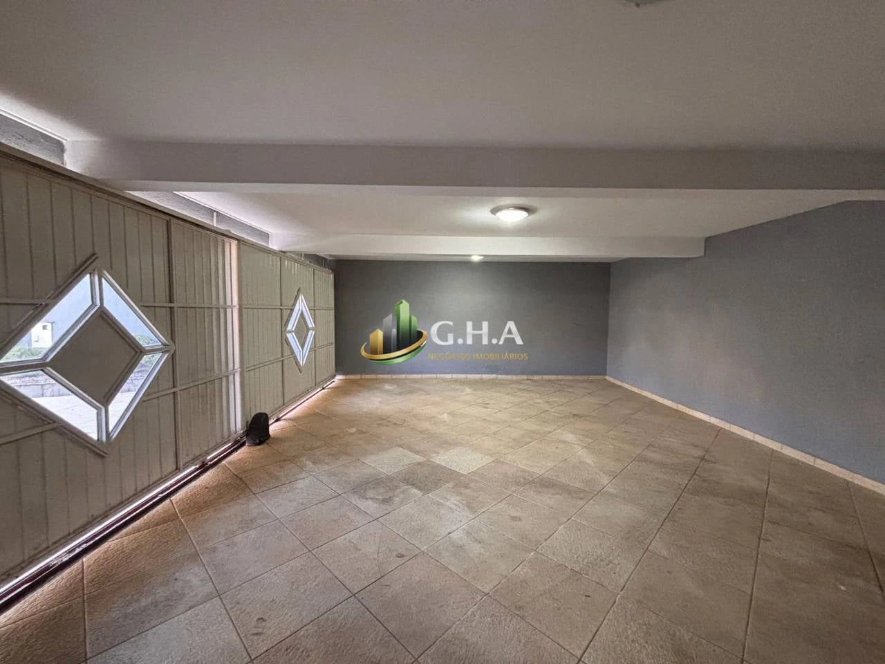 House with 3 en-suite bedrooms and a private garden