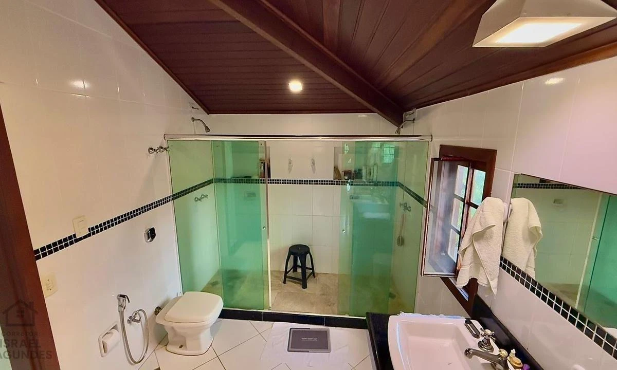 Furnished house with 6 bedrooms and 6 parking spots — photo 16
