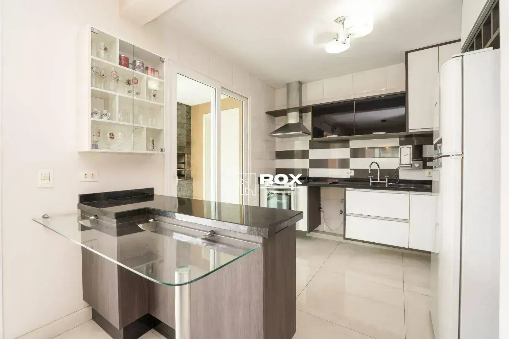 Furnished apartment, 179 m², with a fireplace — photo 21