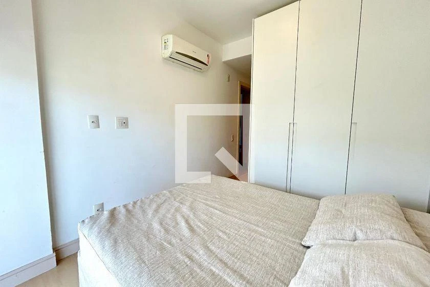 Furnished apartment, 196 m², with a glass-enclosed balcony — photo 12