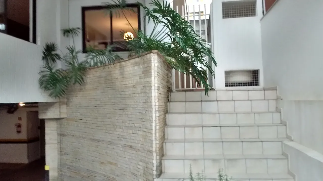 One-bedroom apartment in a building with a gym — photo 23