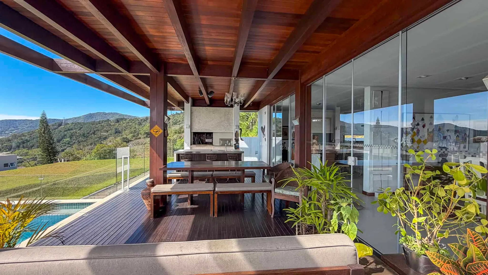 Furnished house, 689 m², with a grill on the balcony — photo 87