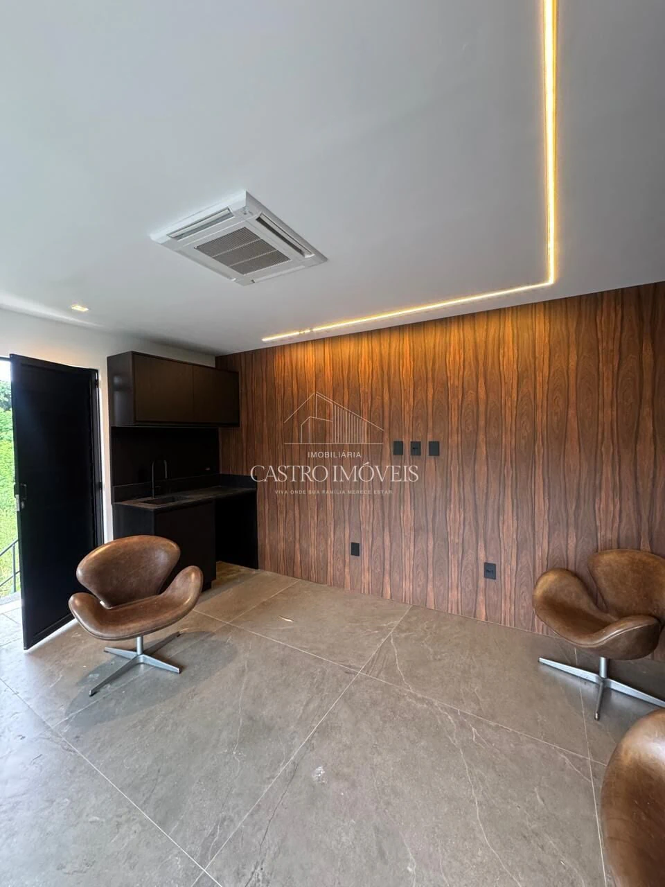 Furnished 715 m² house with 5 en-suites and 4 parking — photo 3