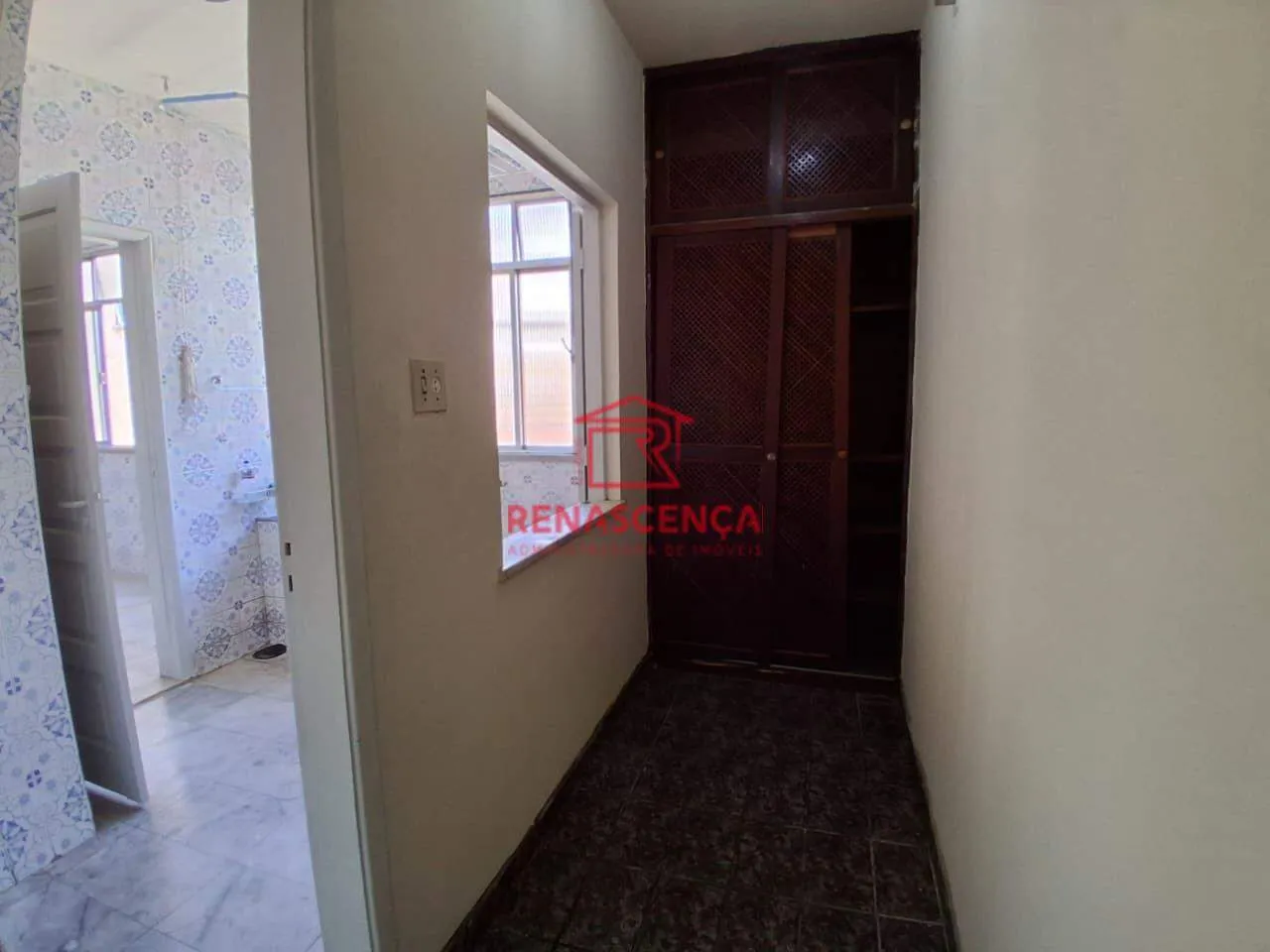 Walk-in closet in a 3-bedroom apartment, 130 m² — photo 22