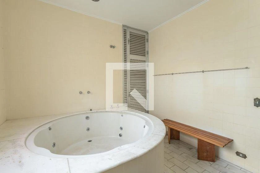 Apartamento com 4 quartos, cozinha com fogão a gás e varanda — photo 26