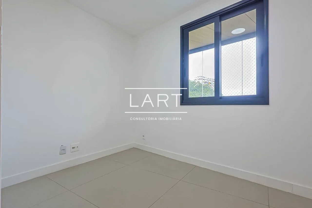 180 m² apartment with 3 bedrooms and 2 parking spots — photo 18