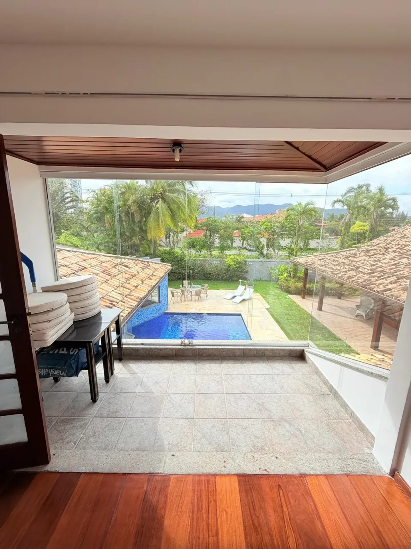 Casa com 5 quartos e 5 banheiros e varanda envidraçada — photo 3