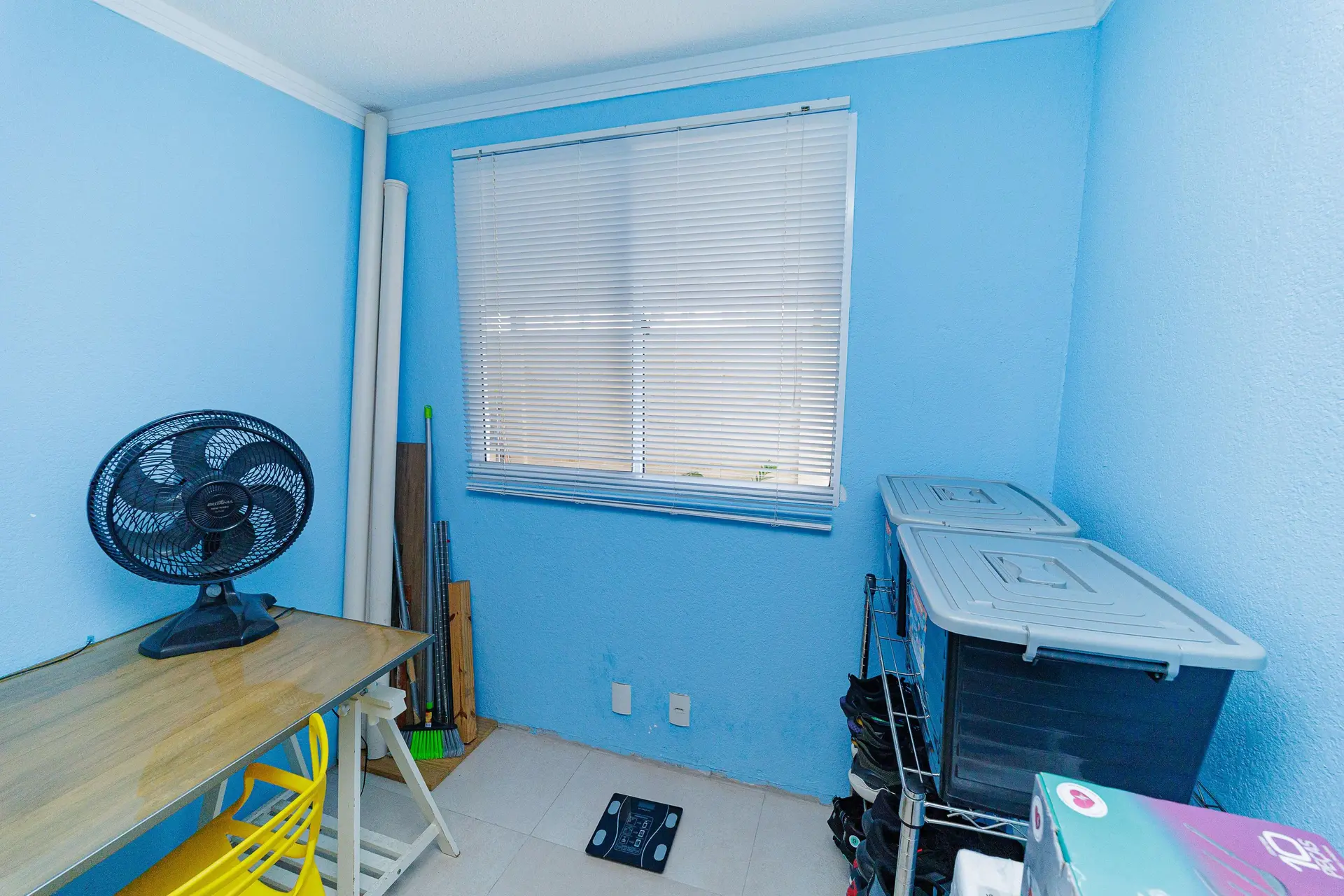 2-bedroom apartment in a building with a pool — photo 28