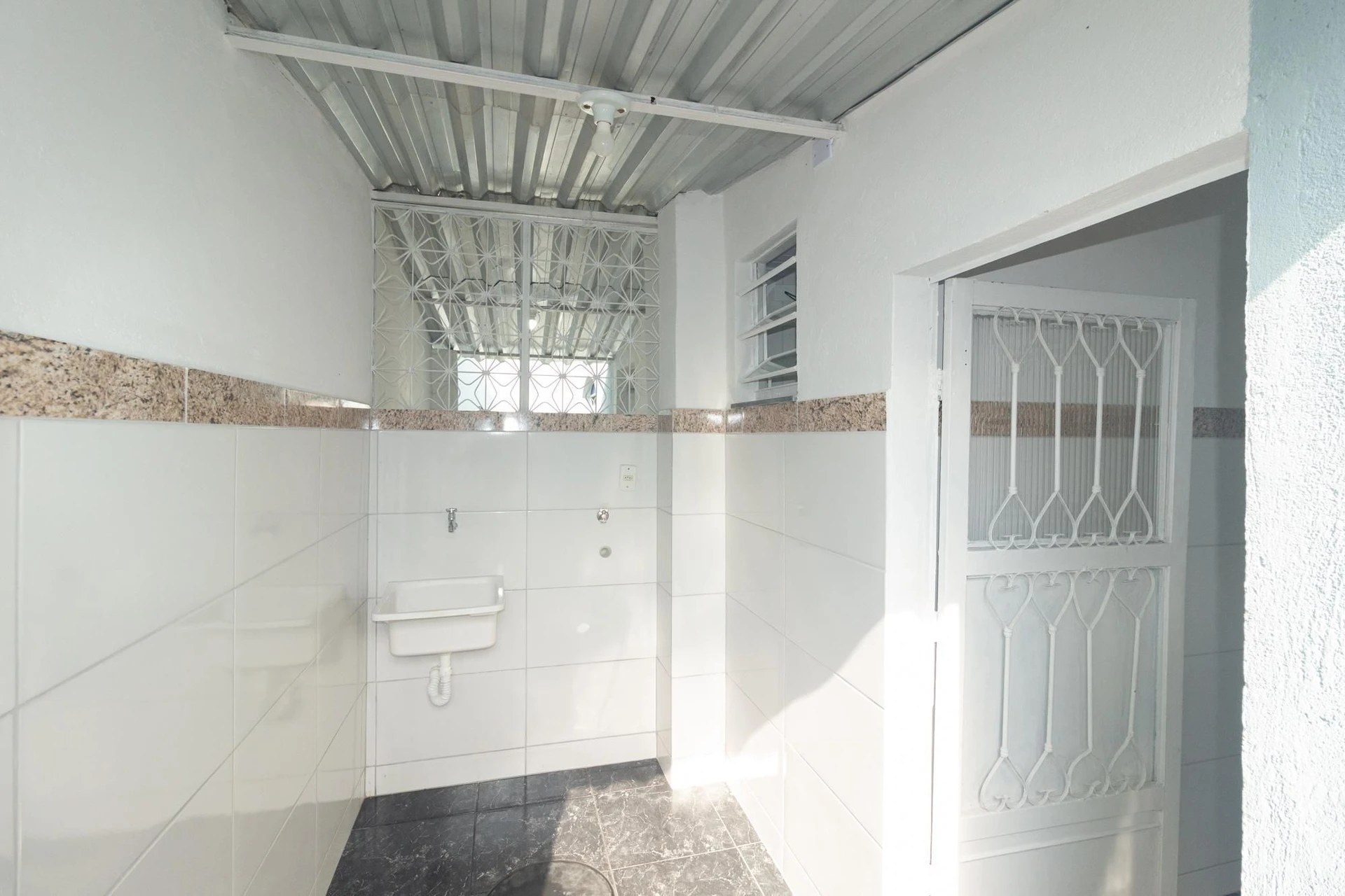 Unfurnished house with 1 bedroom and 1 bathroom — photo 6