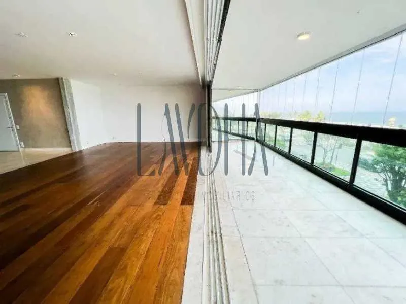 Residential apartment with 3 bedrooms and 4 bathrooms