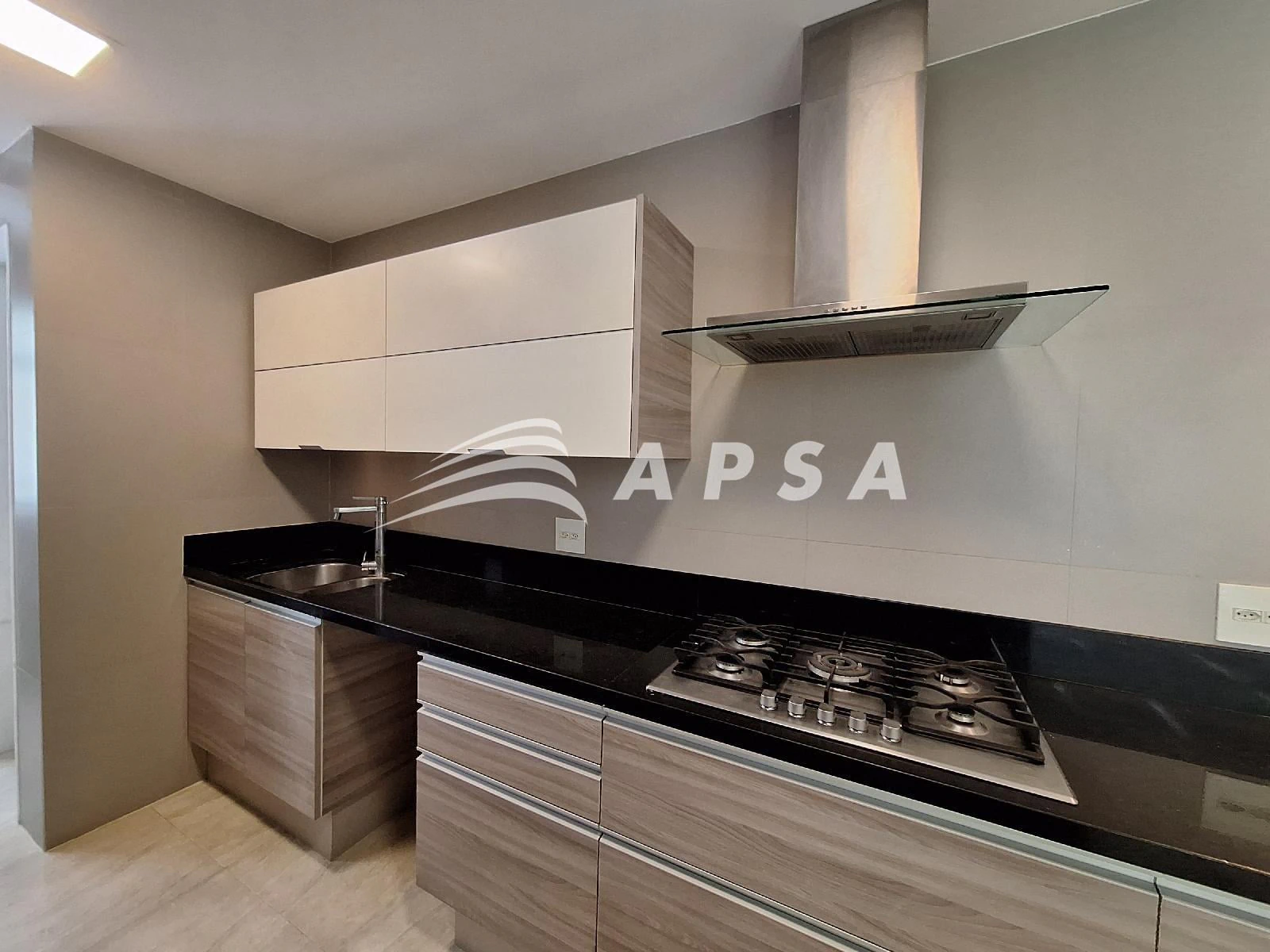 Apartment, 96 m², with a glass-enclosed balcony — photo 9