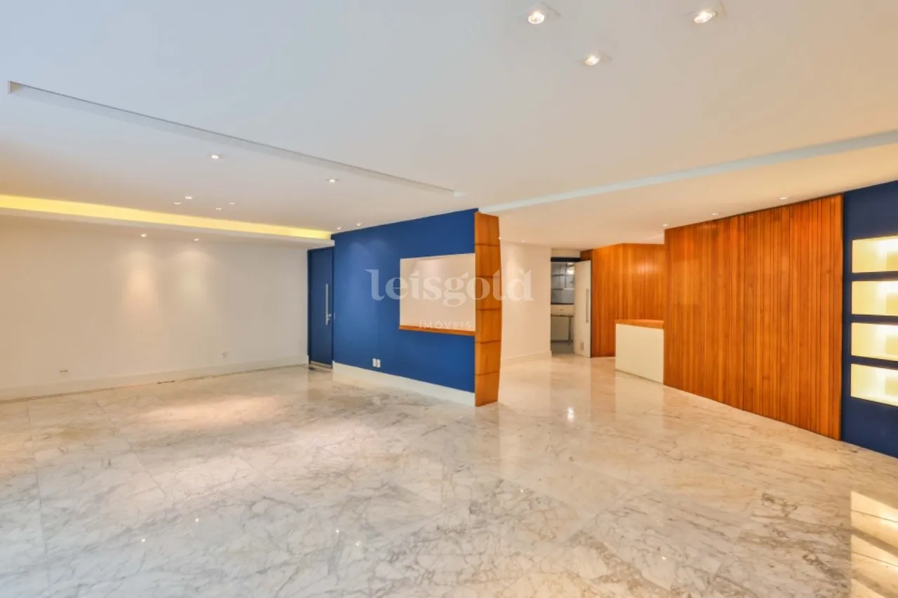 Floor-to-ceiling windows in a 2-bedroom apartment, 230 m² — photo 27