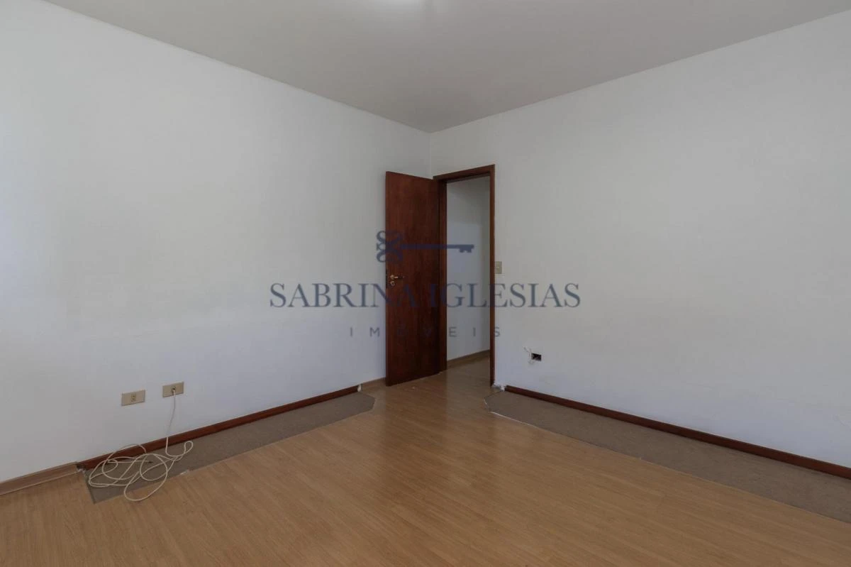 4-bedroom house with a grill on the balcony in Curitiba — photo 24