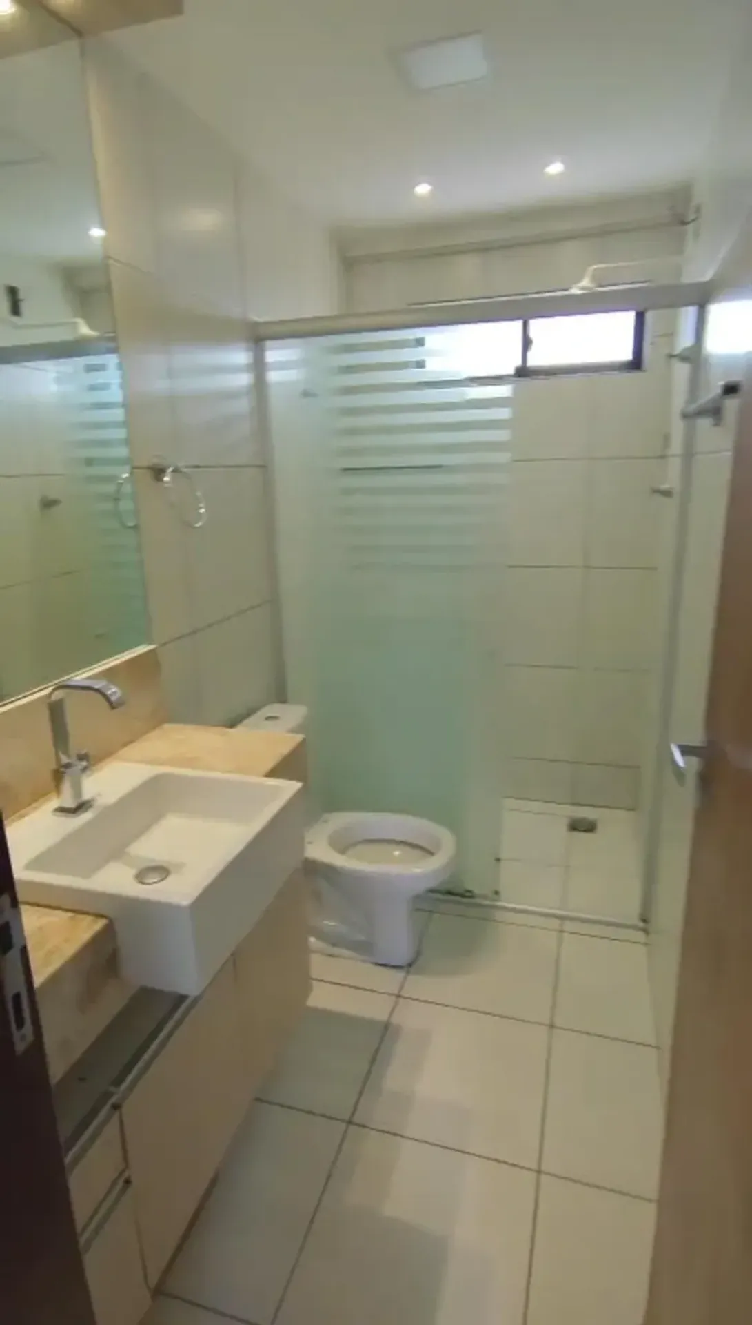 2-bedroom apartment in a building with a gym — photo 6