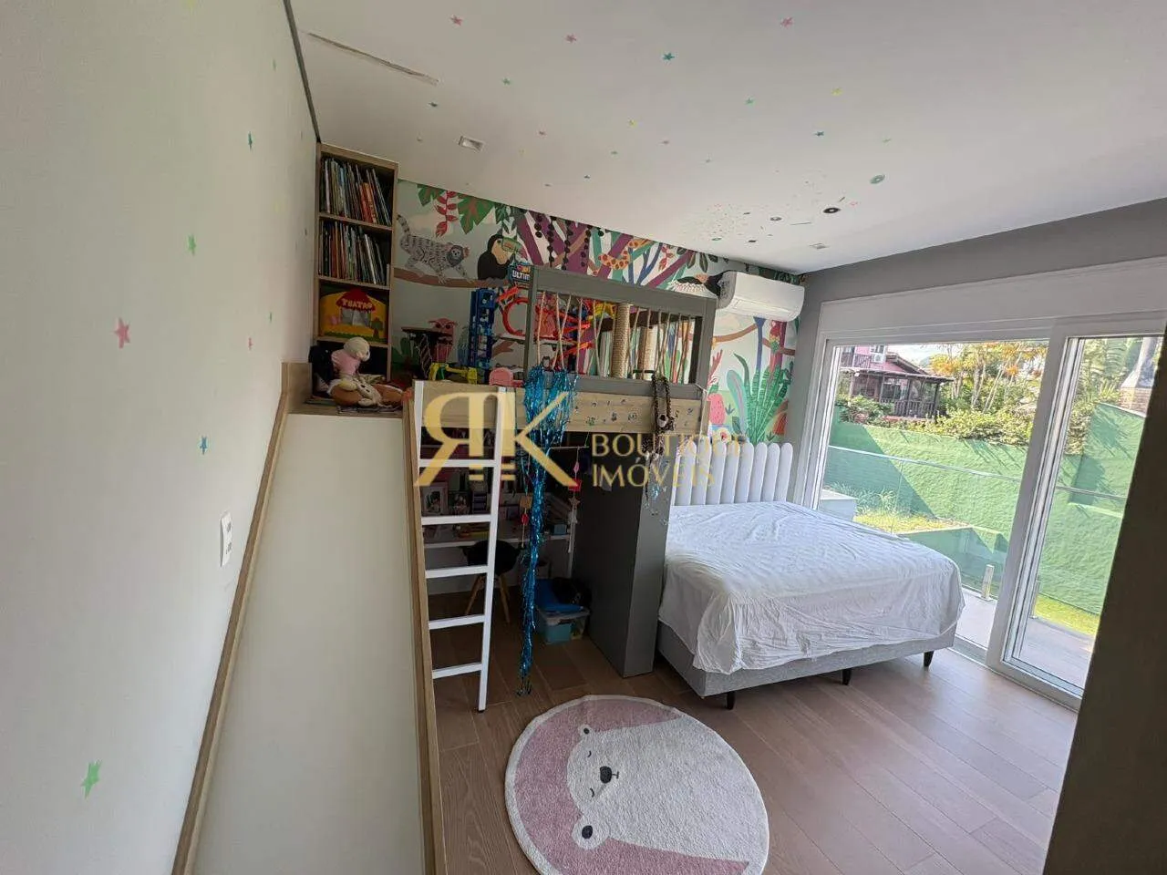 House with 4 en-suite bedrooms and a private pool — photo 5