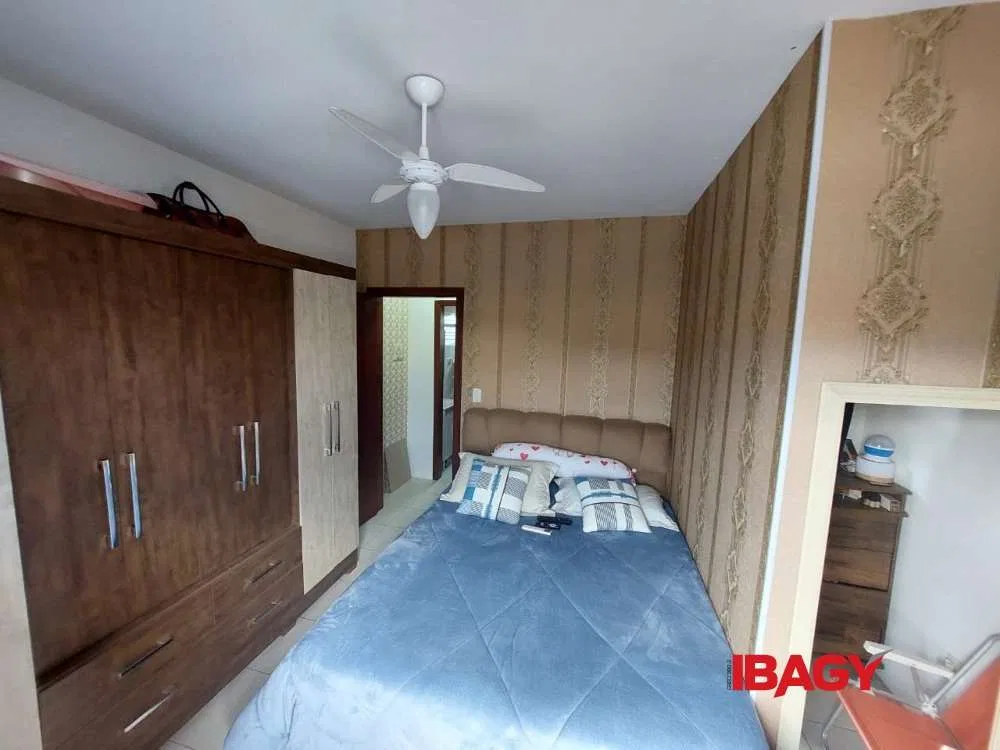 2-bedroom house with a washing machine — photo 2