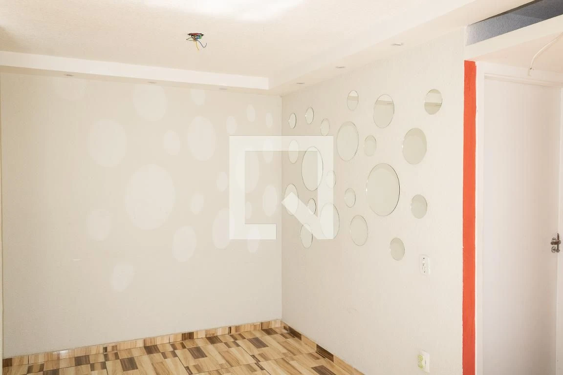Apartamento com 2 quartos e área de lavanderia — photo 35