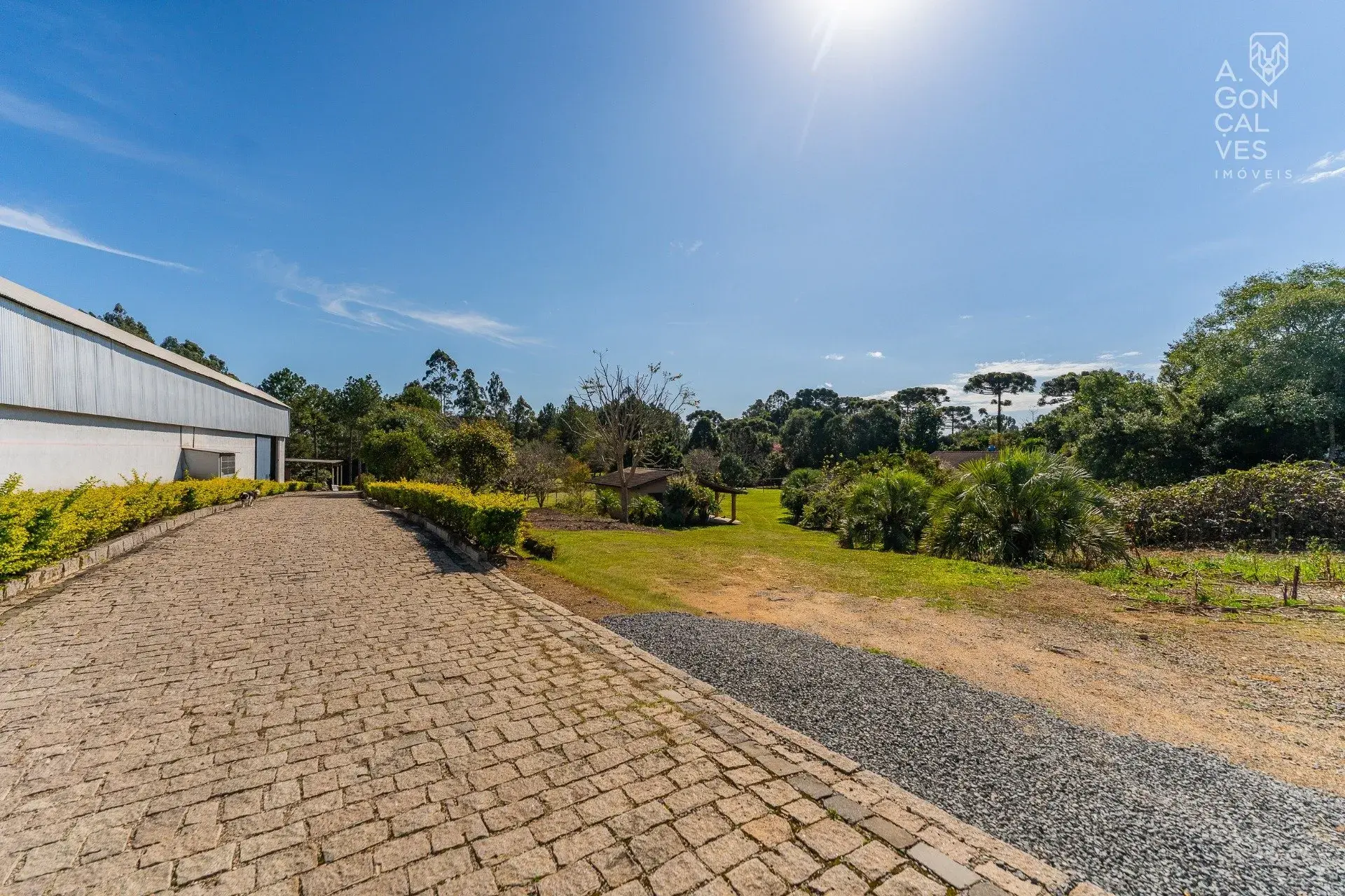House with 4 bedrooms, 4 bathrooms and air conditioning — photo 2