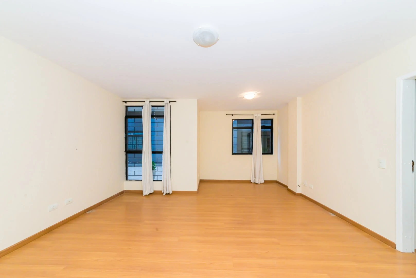 Apartamento com piso de madeira ou laminado, Cabral — photo 2