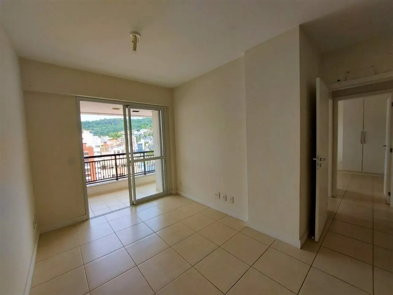 2-bedroom apartment with a suite and balcony grill