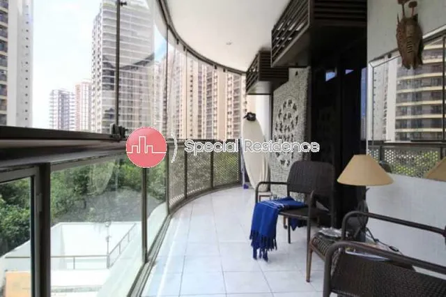 Apartamento mobiliado com 2 quartos e varanda de vidro — photo 11