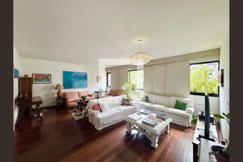 Apartment with 4 bedrooms and an en-suite bathroom — photo 4