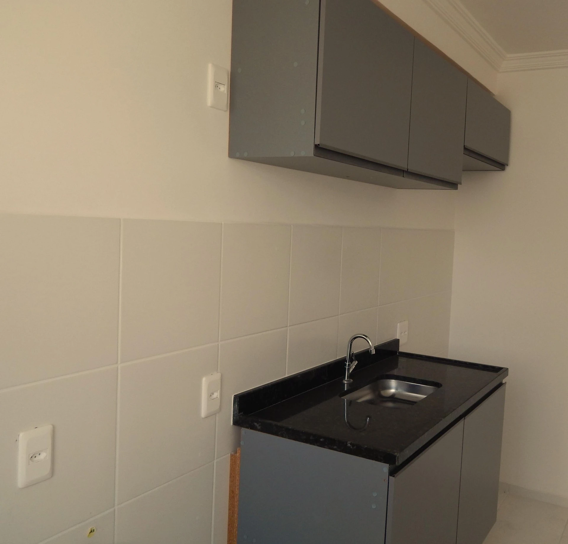 Wood or laminate floors in a 2-bedroom apartment, 41 m² — photo 3