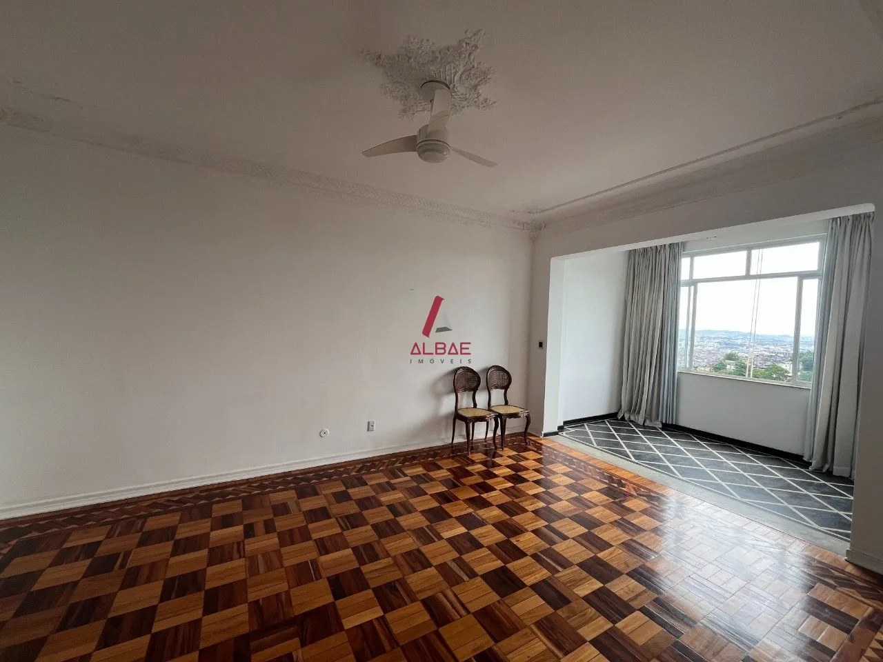 3-bedroom apartment with glassed-in balcony windows — photo 13