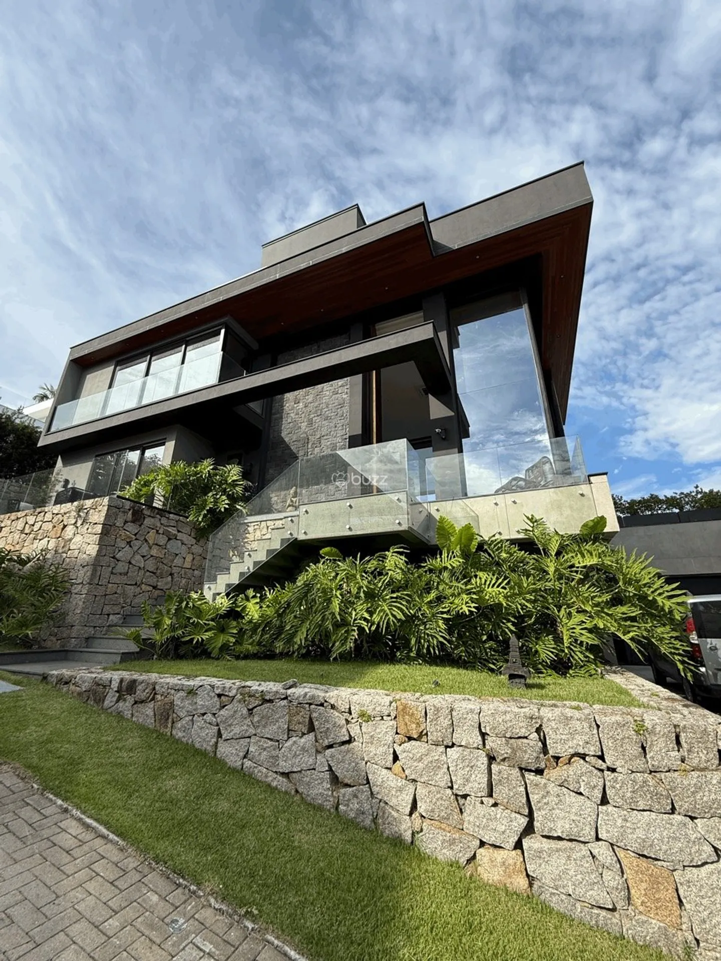 Furnished house, 561 m², with a water view — photo 20