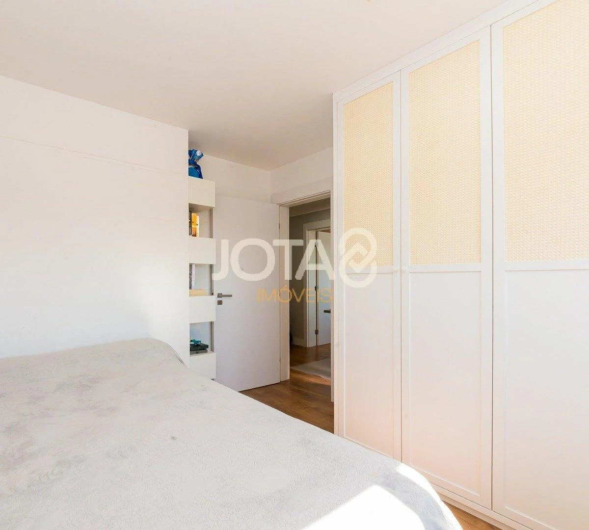 Furnished 155 m² apartment with 3 bedrooms and 1 en-suite — photo 9