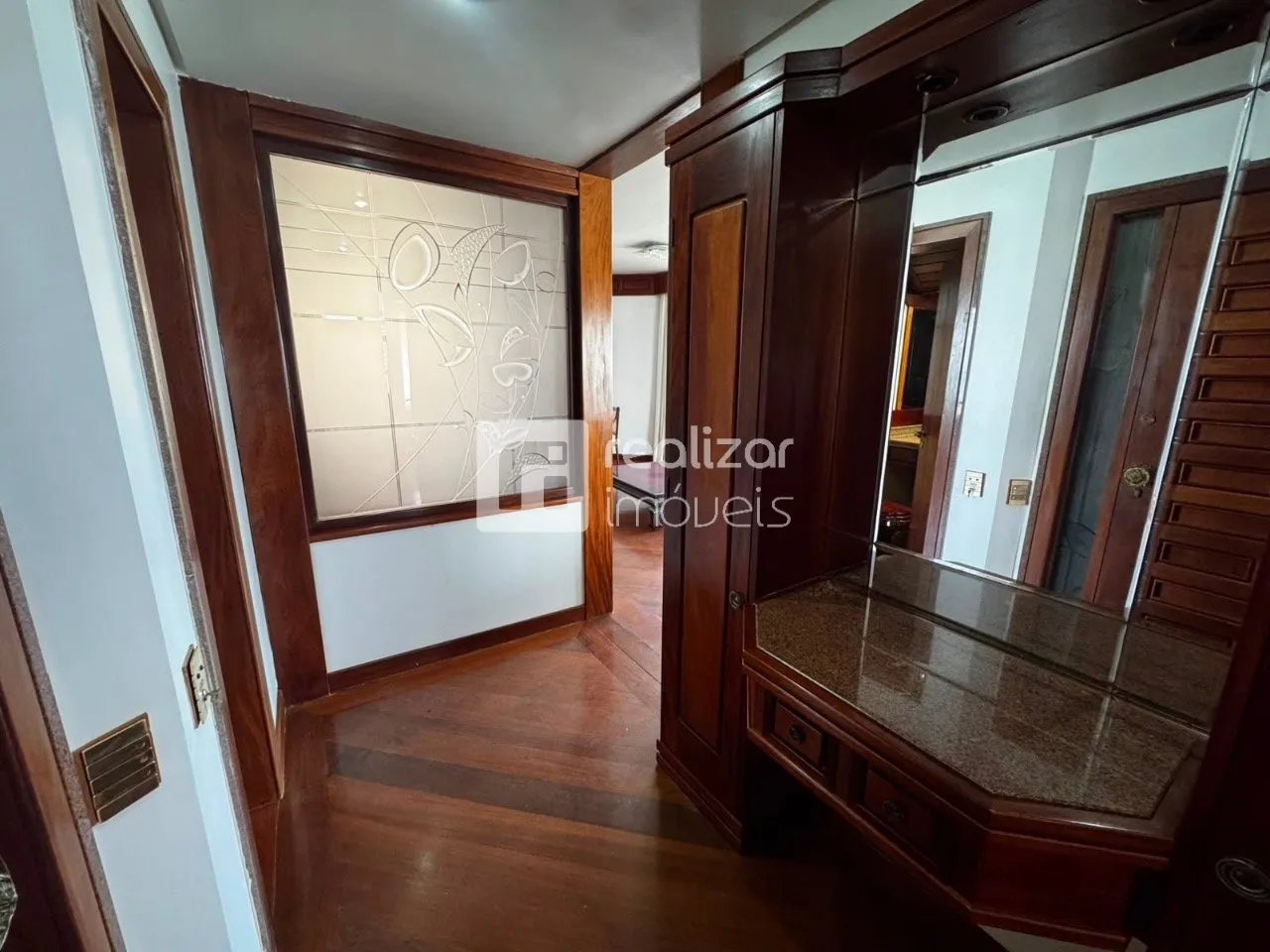 Apartamento de 290 m² com 4 dormitórios e varanda envidraçada — photo 37