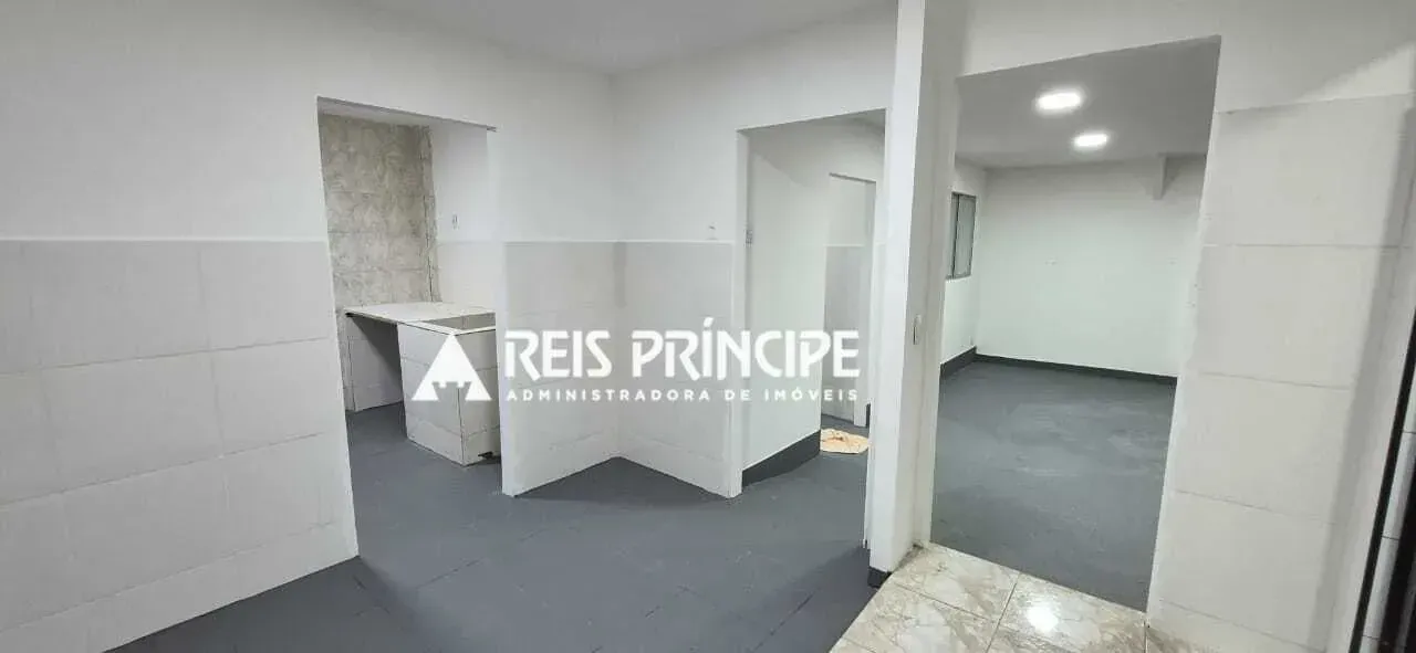 Unfurnished 200 m² house with 5 bedrooms and a balcony — photo 2