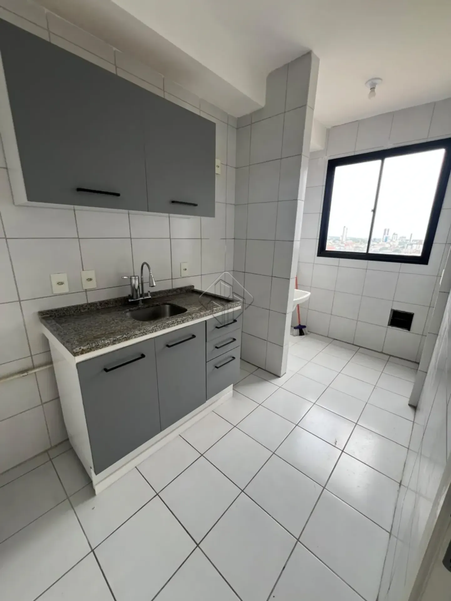 Apartamento de 2 quartos em condomínio com piscina — photo 2