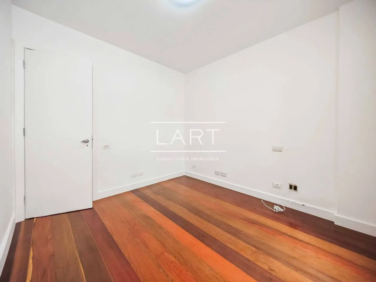 Floor-to-ceiling windows in a 3-bedroom apartment, 125 m² — photo 2